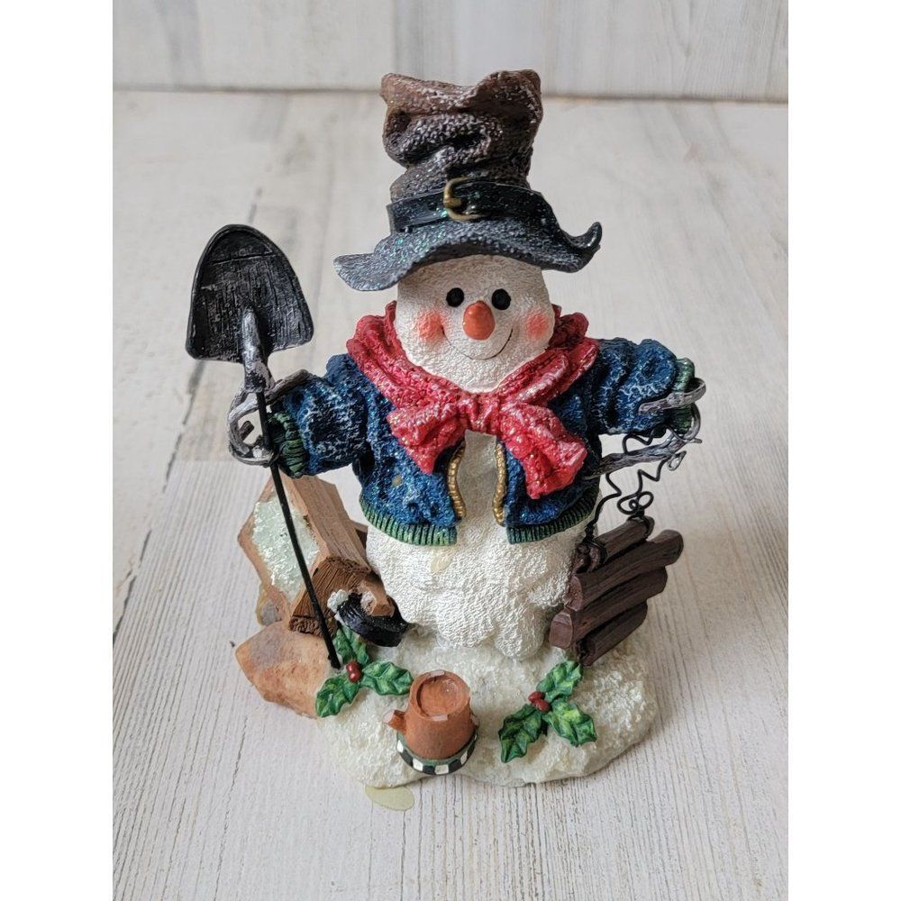 Ceramic Gardener shovel mistletoe wagon‎ xmas figure